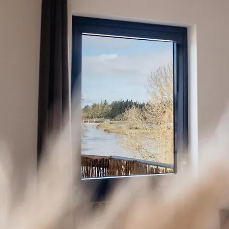 Le Reflet Des Cygnes * Guichen